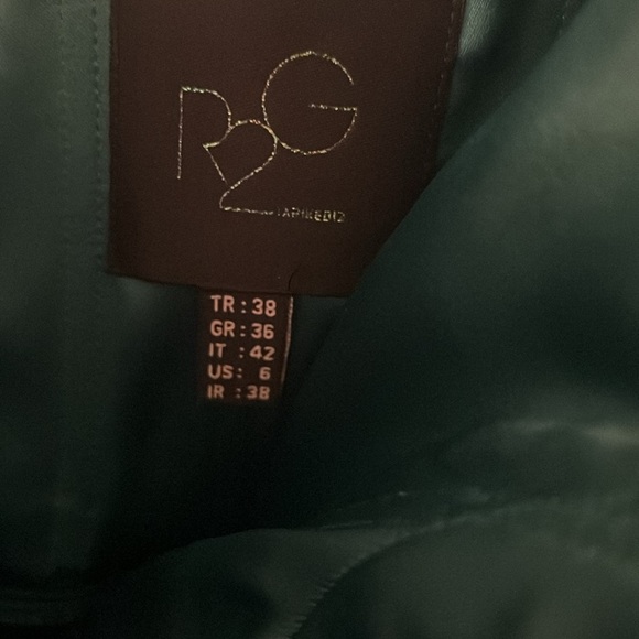 TARIK EDIZ 52020
Size 6 US but fits 2. Worn once, 10/10 condition, dry cleaned. - Picture 8 of 8